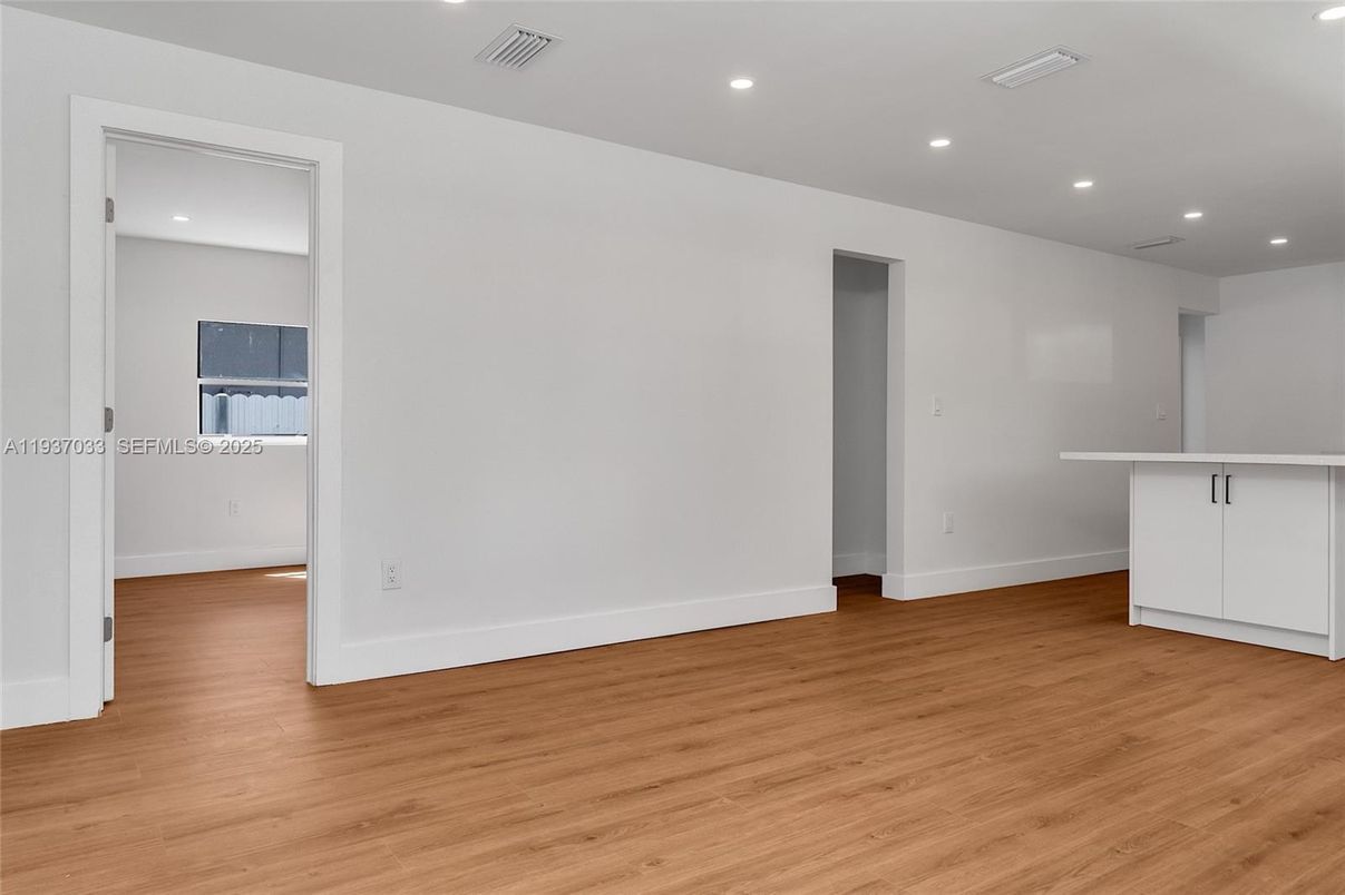 Empty room, Interior, Recessed Lighting, Wood Texture Flooring