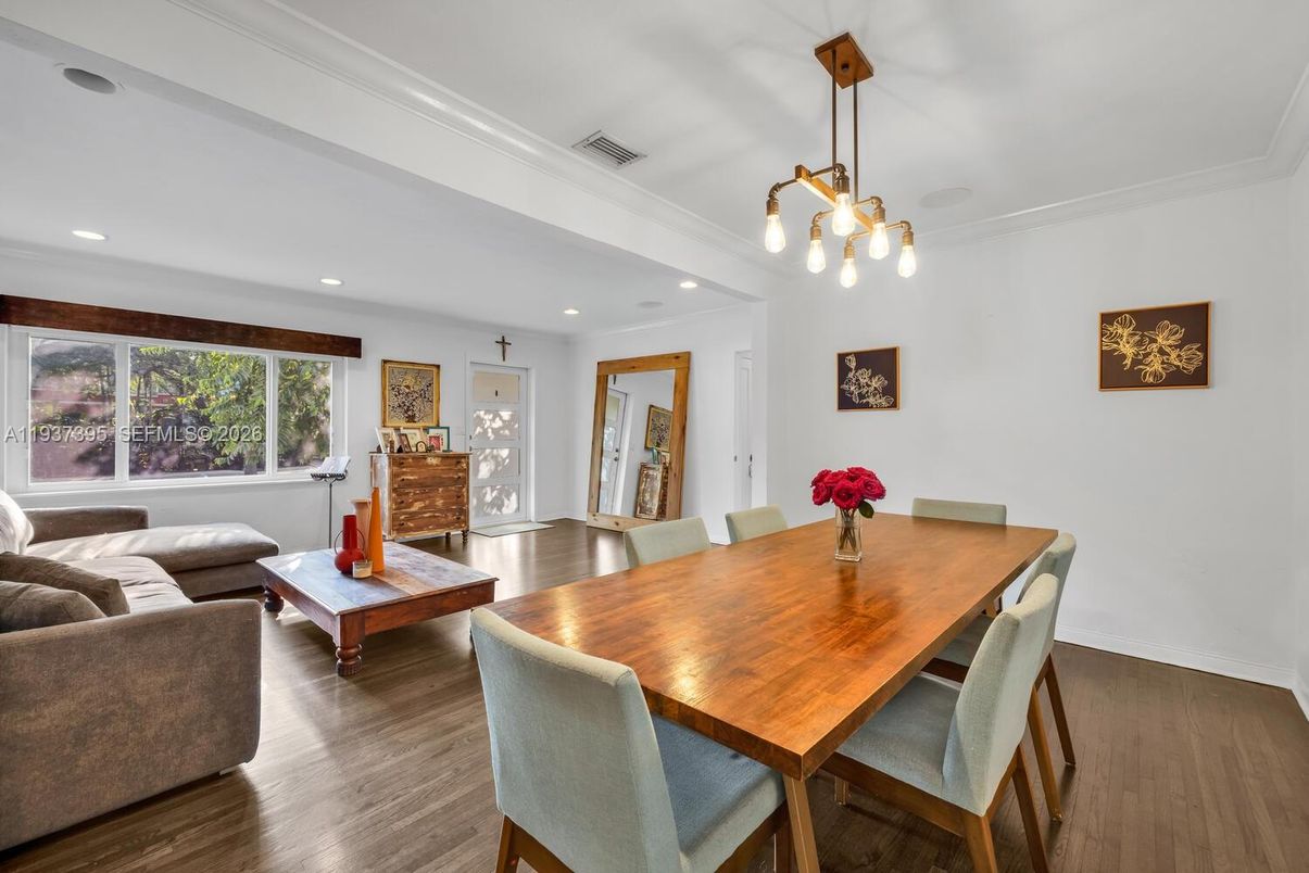 Dining room, Interior, Living room, Pendant Lights, Recessed Lighting, Wood Texture Flooring