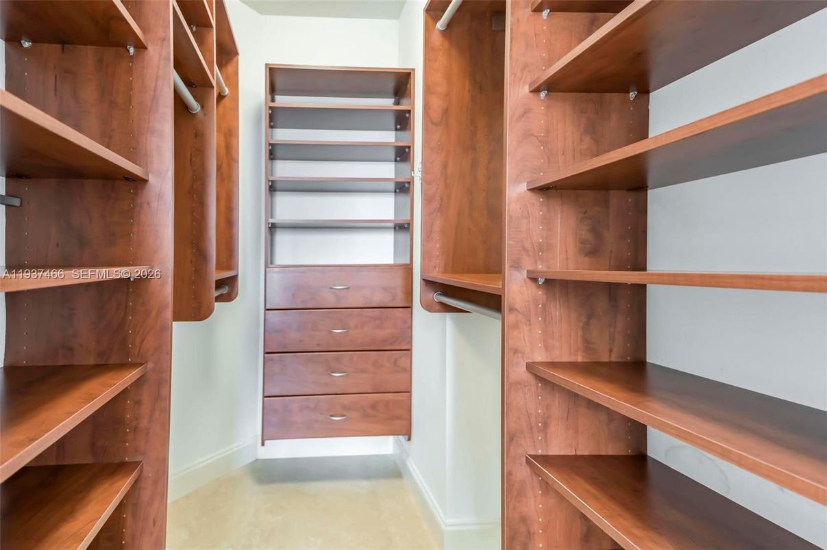 Interior, Walk-in Closets