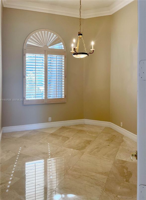 Empty room, Interior, Pendant Lights