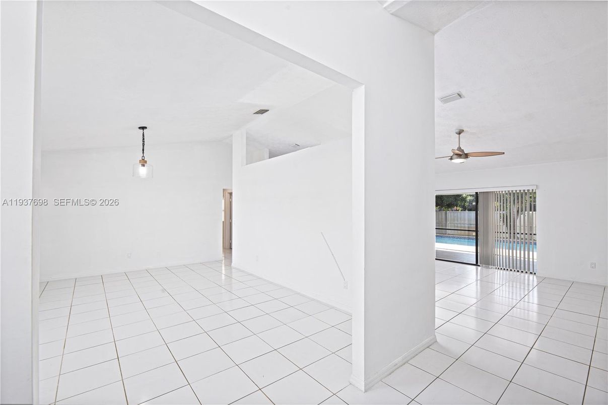 Empty room, Interior, Pendant Lights