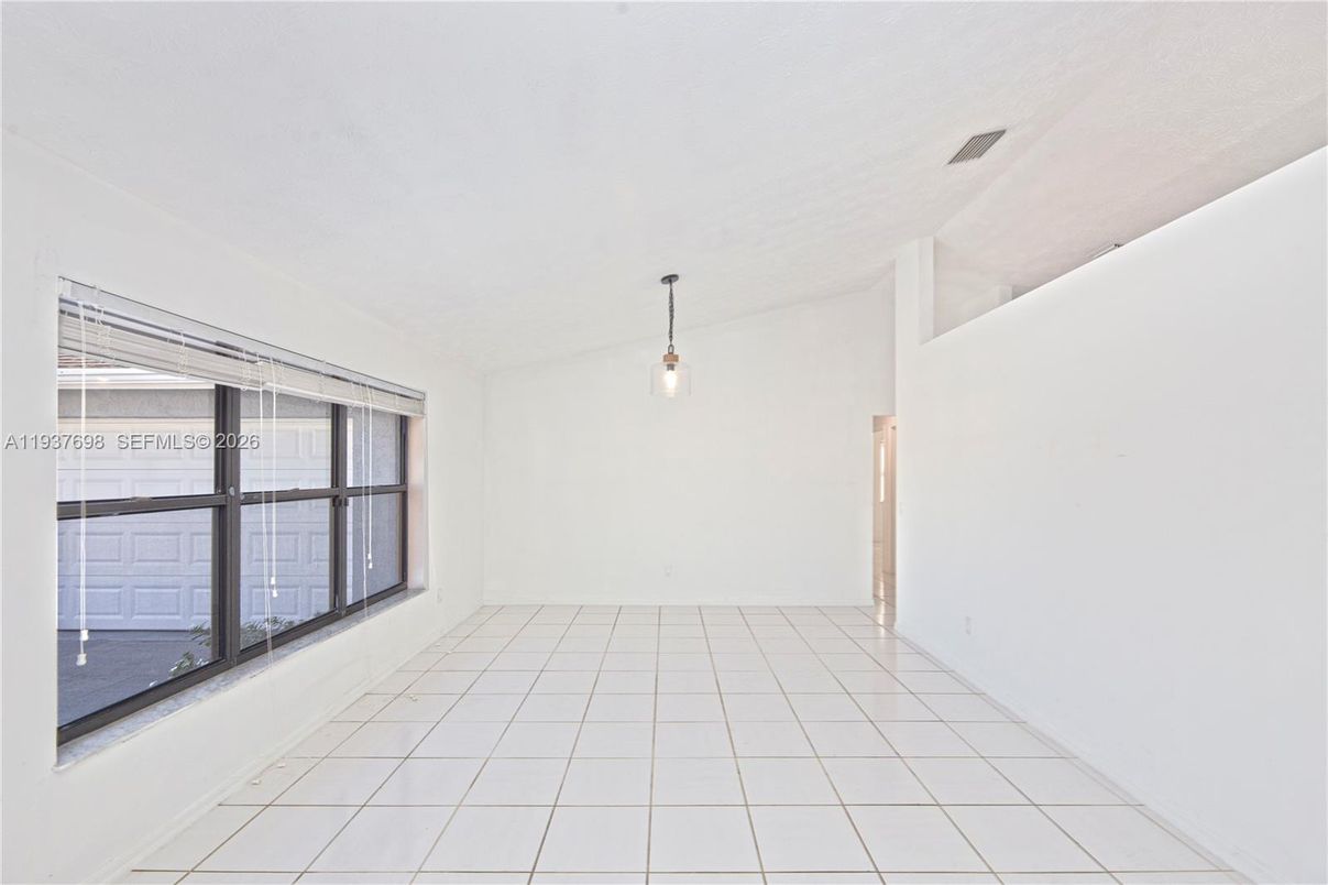 Empty room, Interior, Pendant Lights