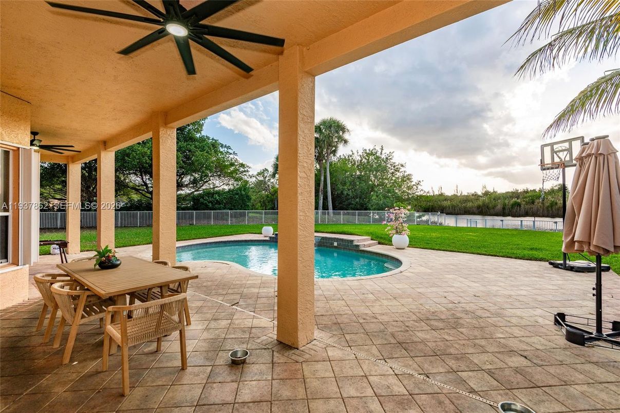 Exterior, Pool, Water