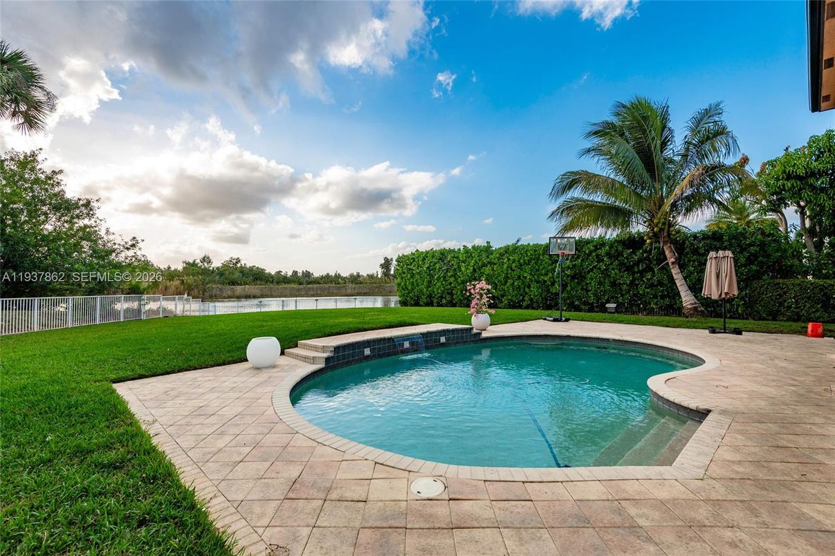 Exterior, Pool, Water