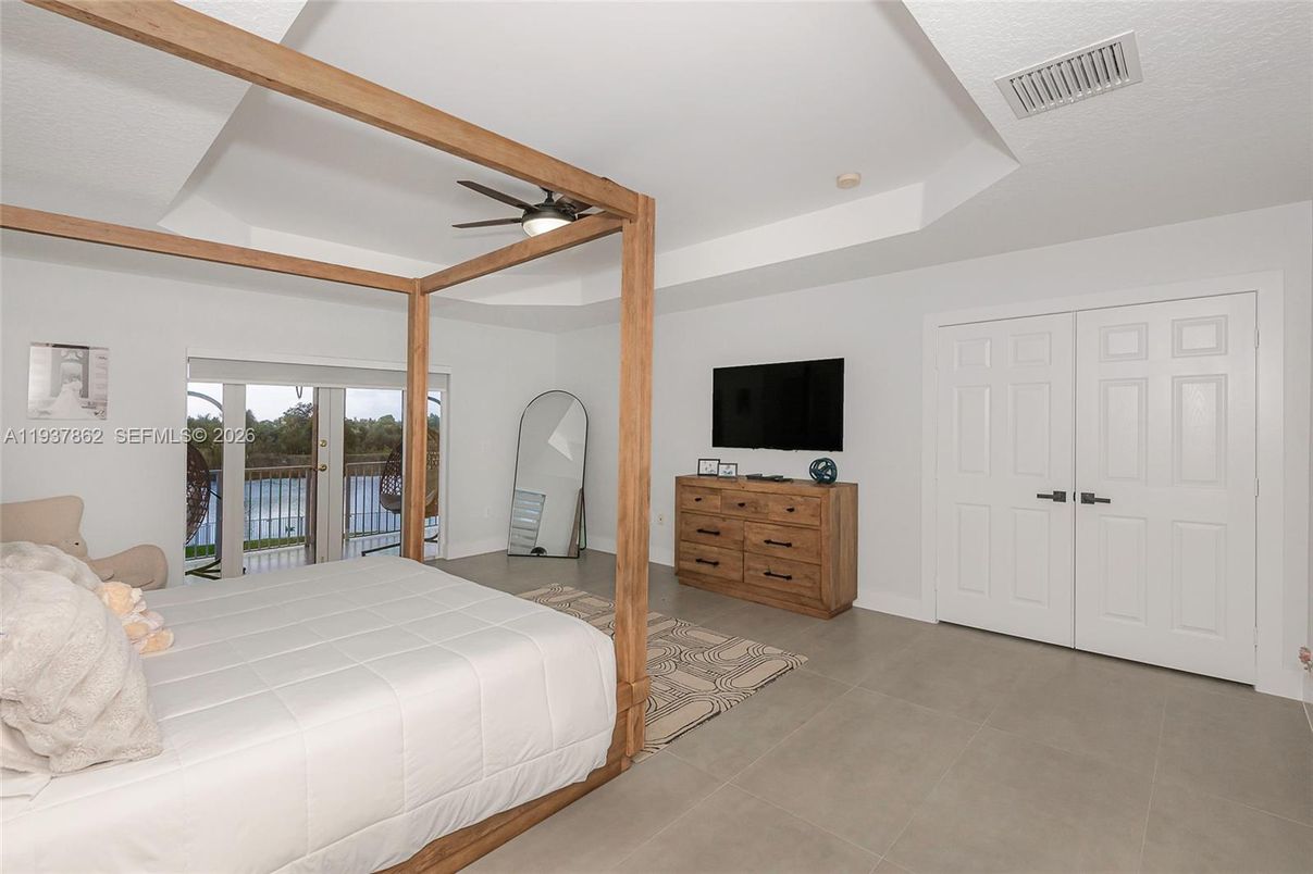 Bedroom, Interior, Water