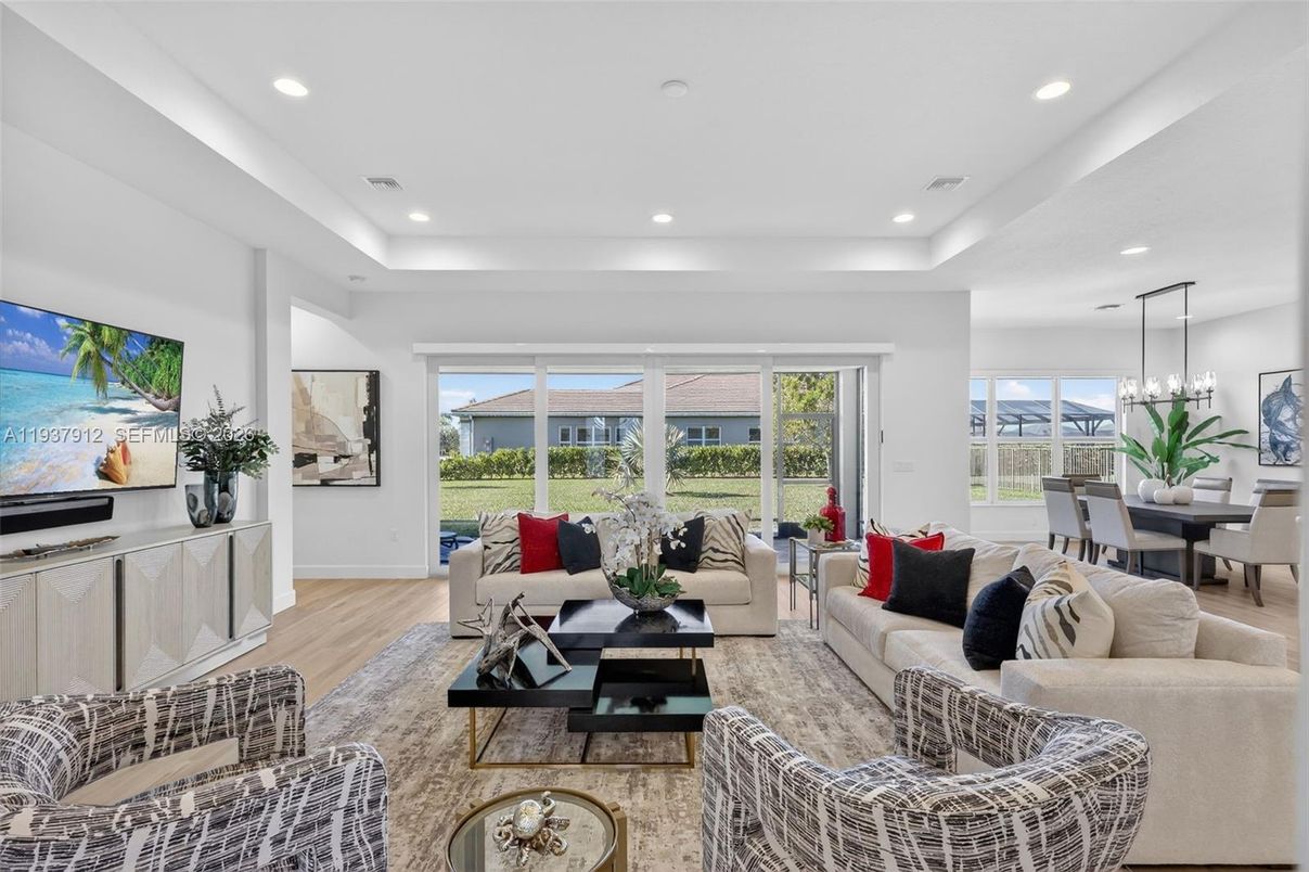 Dining room, Interior, Living room, Pendant Lights, Recessed Lighting, Wood Texture Flooring