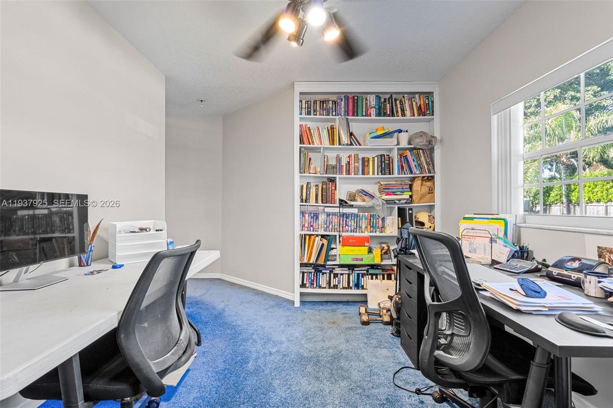 Home Office, Interior