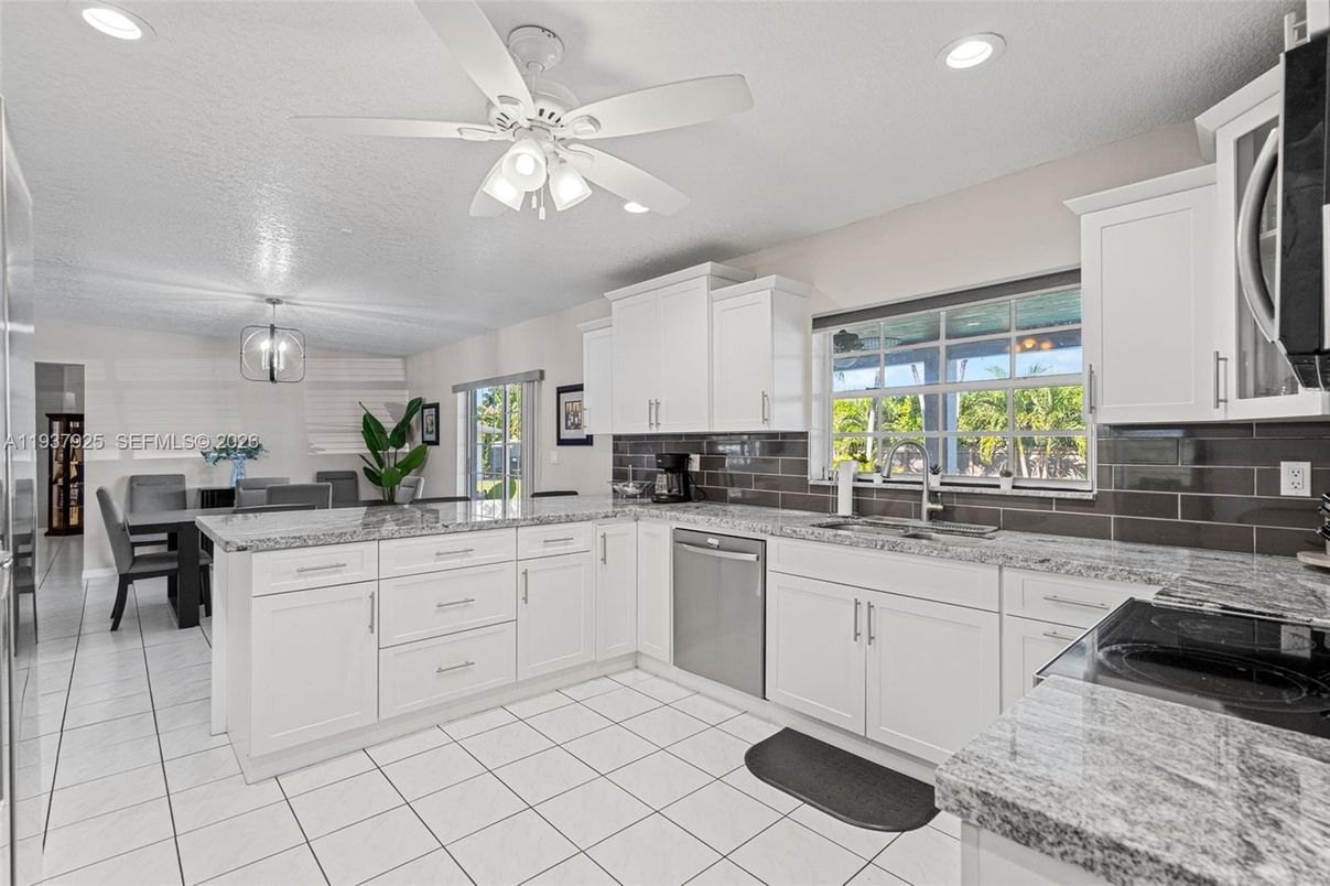 Dining room, Interior, Kitchen, Recessed Lighting