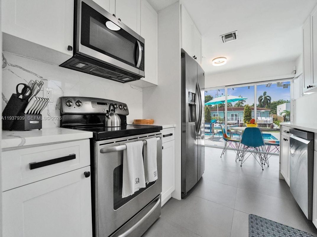 Dining room, Interior, Kitchen, Stainless Steel Appliances