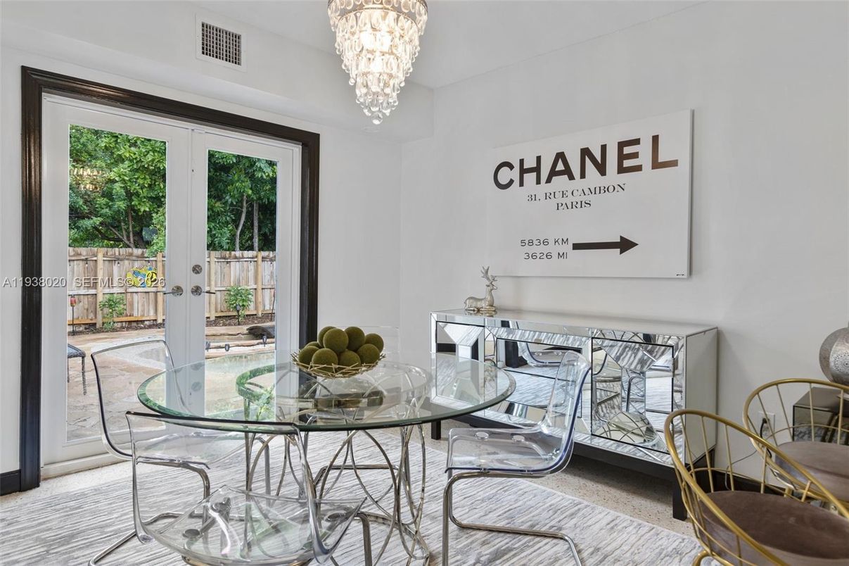 Chandelier, Dining room, Interior
