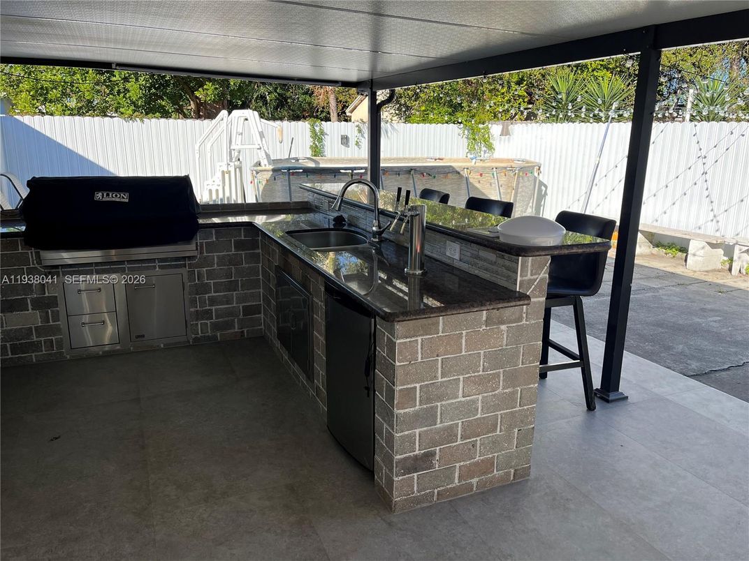 Exterior, Outdoor Kitchen