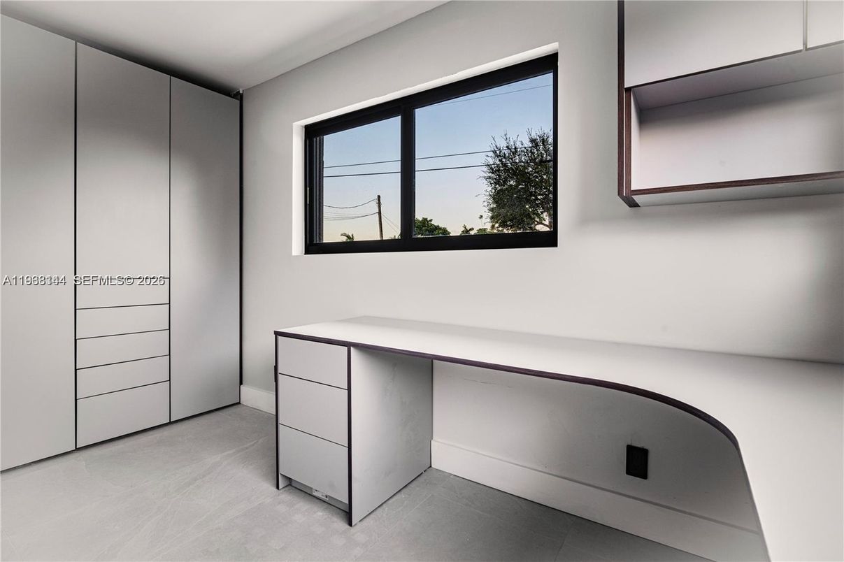 Home Office, Interior