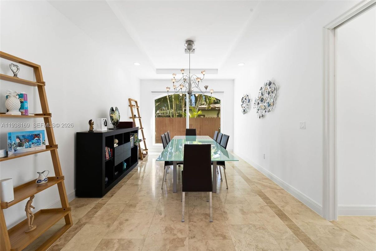 Dining room, Interior, Pendant Lights, Recessed Lighting