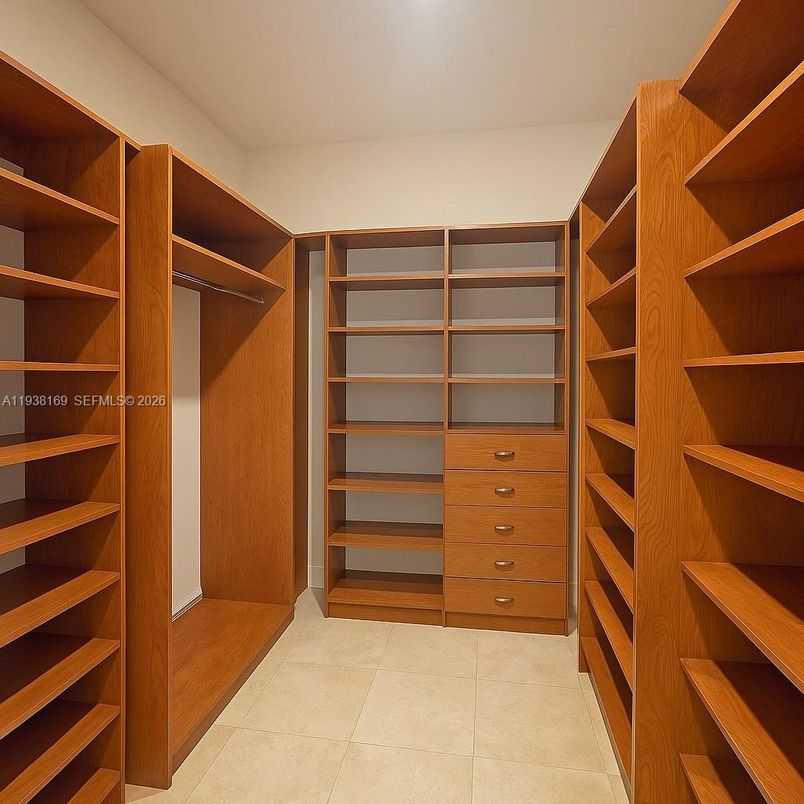 Interior, Walk-in Closets