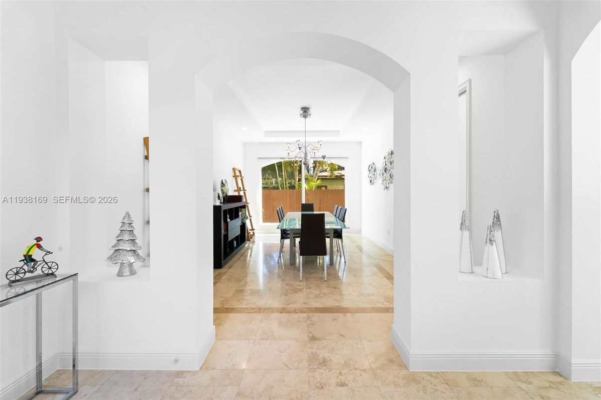 Dining room, Interior