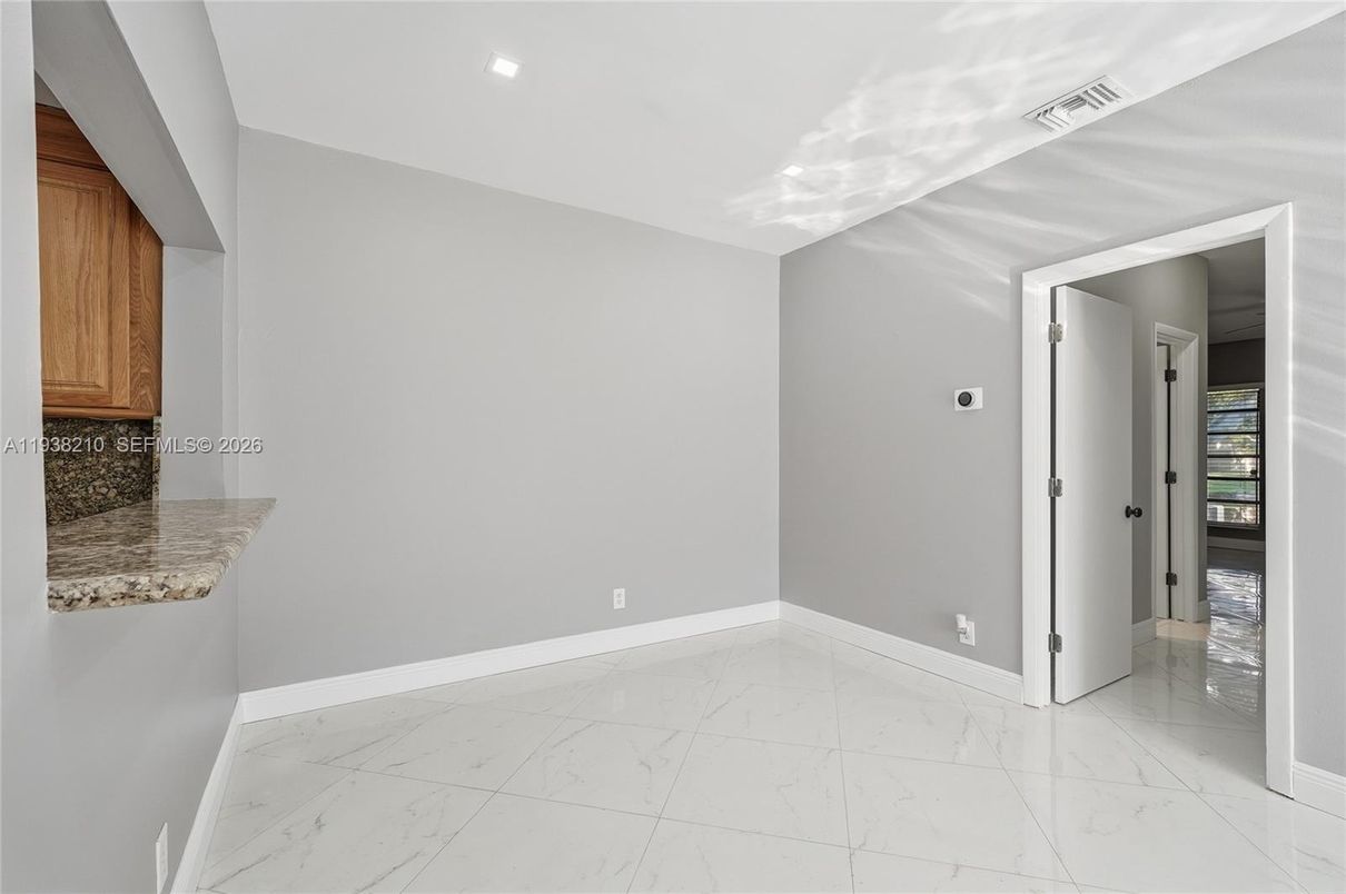 Empty room, Interior, Marble, Recessed Lighting