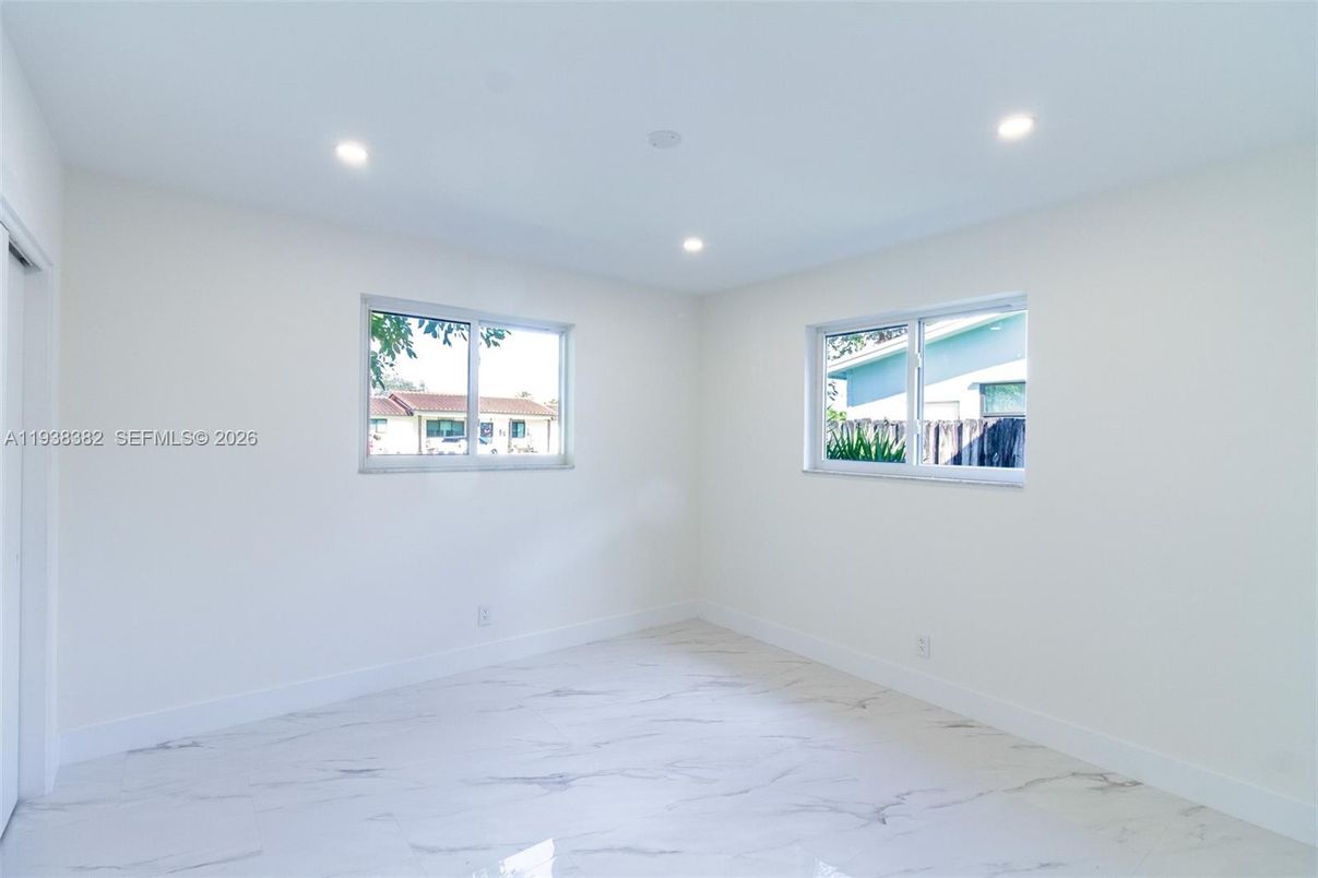 Empty room, Interior, Marble, Recessed Lighting
