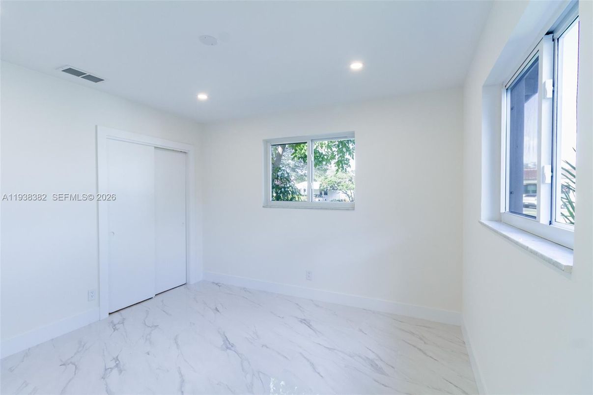 Empty room, Interior, Marble, Recessed Lighting