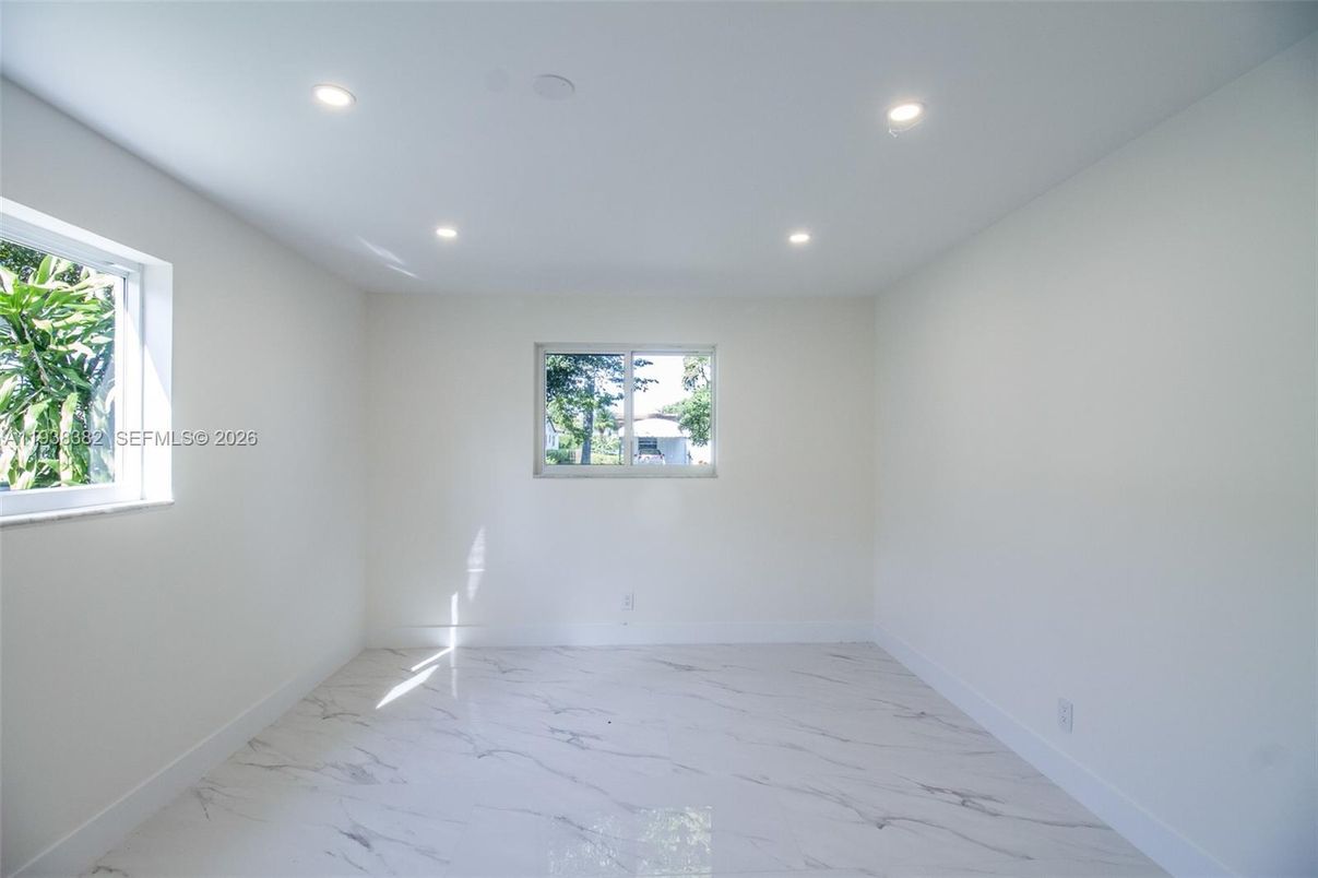 Empty room, Interior, Marble, Recessed Lighting