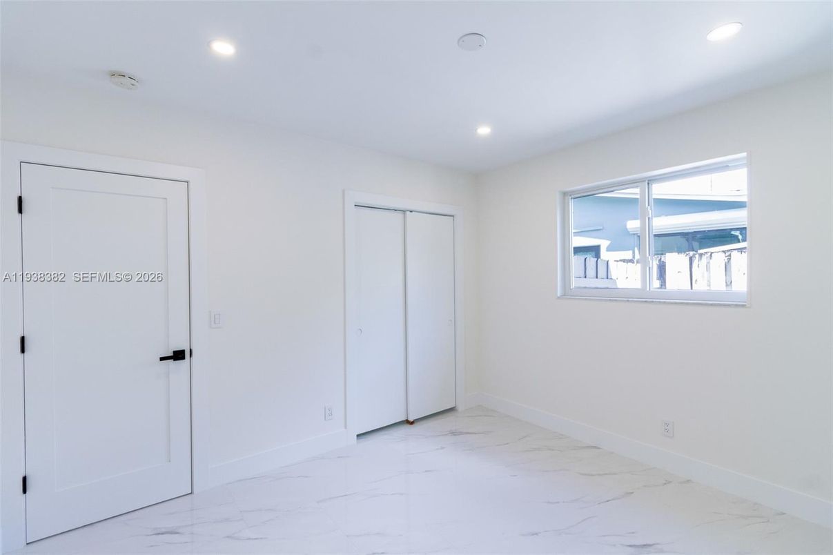 Empty room, Interior, Marble, Recessed Lighting