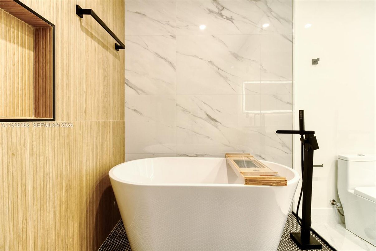 Bathroom, Free Standing Baths, Interior, Marble Walls