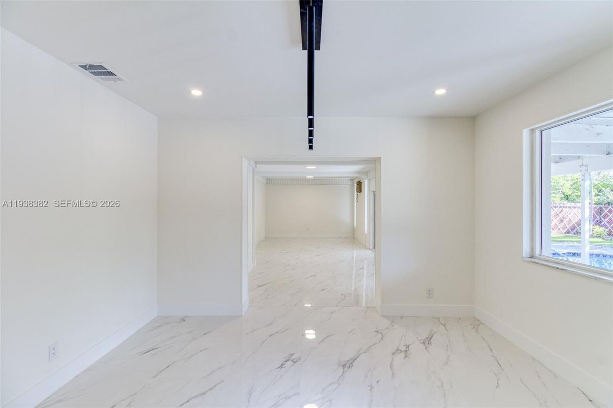 Empty room, Interior, Marble, Recessed Lighting