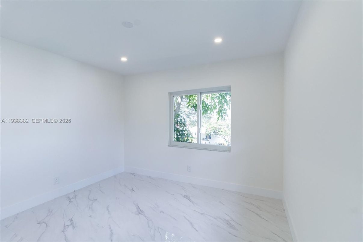 Empty room, Interior, Marble, Recessed Lighting