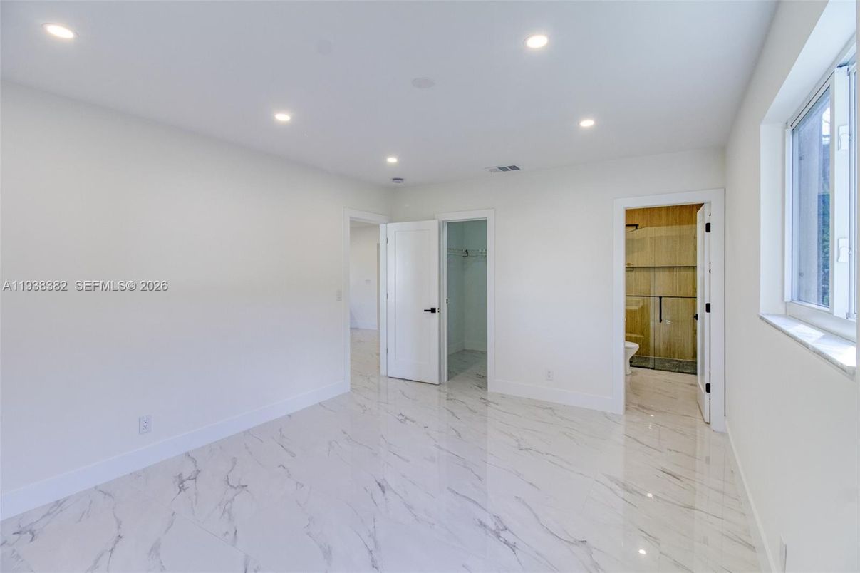 Empty room, Interior, Marble, Recessed Lighting