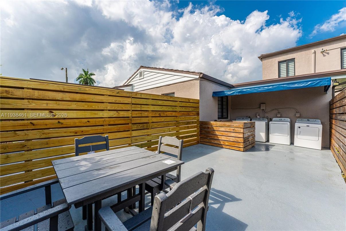 Exterior, Outdoor Kitchen