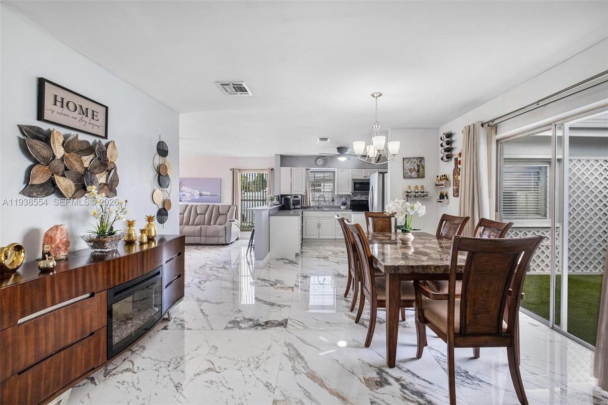 Chandelier, Dining room, Interior, Kitchen, Living room, Marble, Stainless Steel Appliances