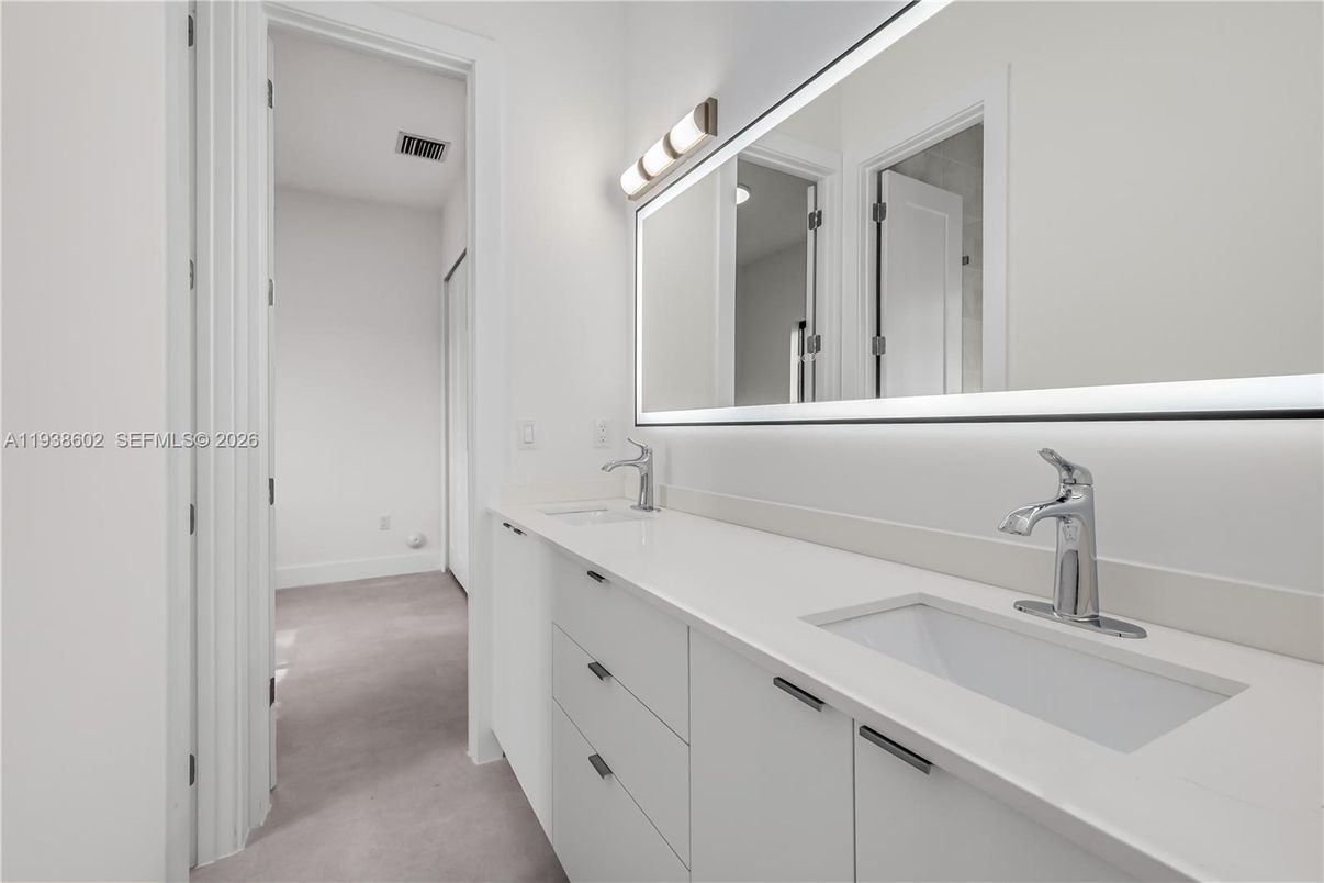 Bathroom, Dual Sink Vanities, Interior