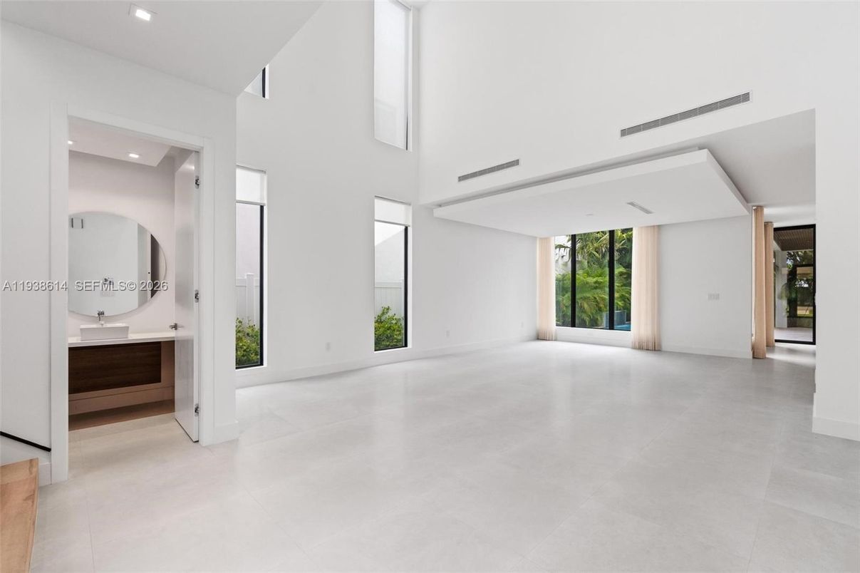 Empty room, Interior, Recessed Lighting