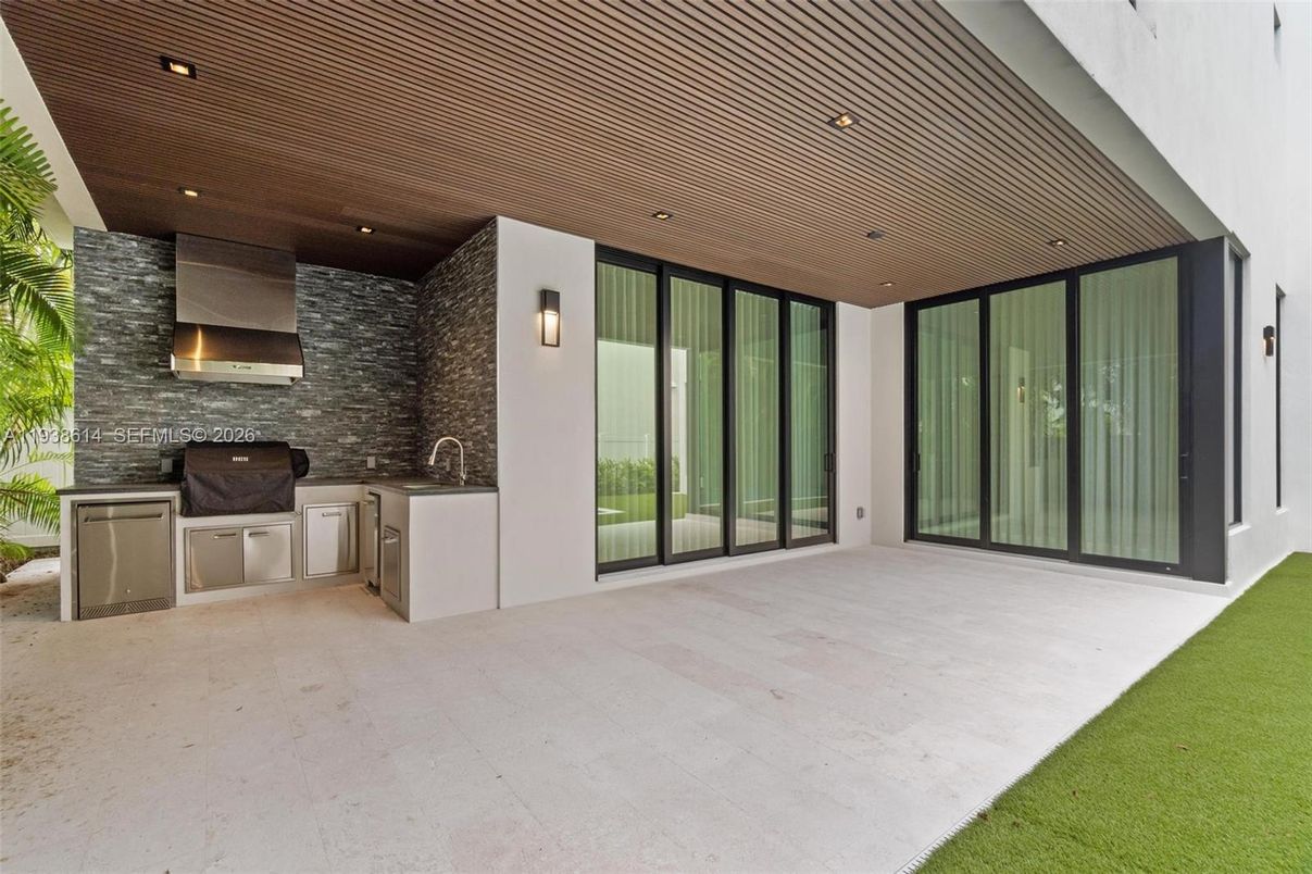 Exterior, Outdoor Kitchen, Stone Walls