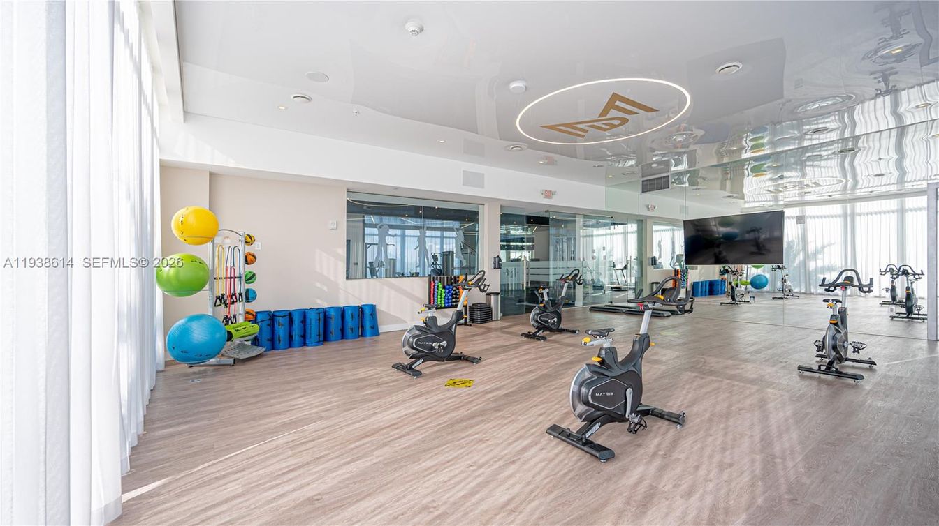 Fitness Equipment, Interior, Recessed Lighting, Wood Texture Flooring
