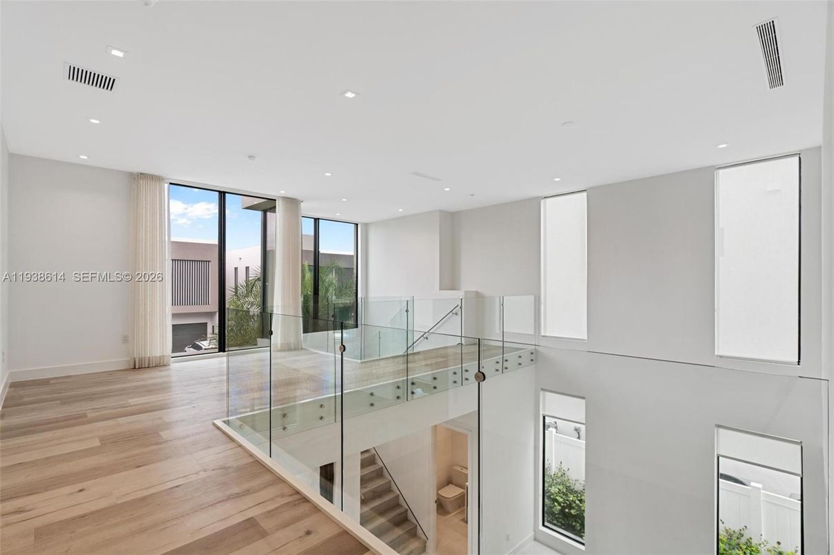 Interior, Recessed Lighting, Wood Texture Flooring