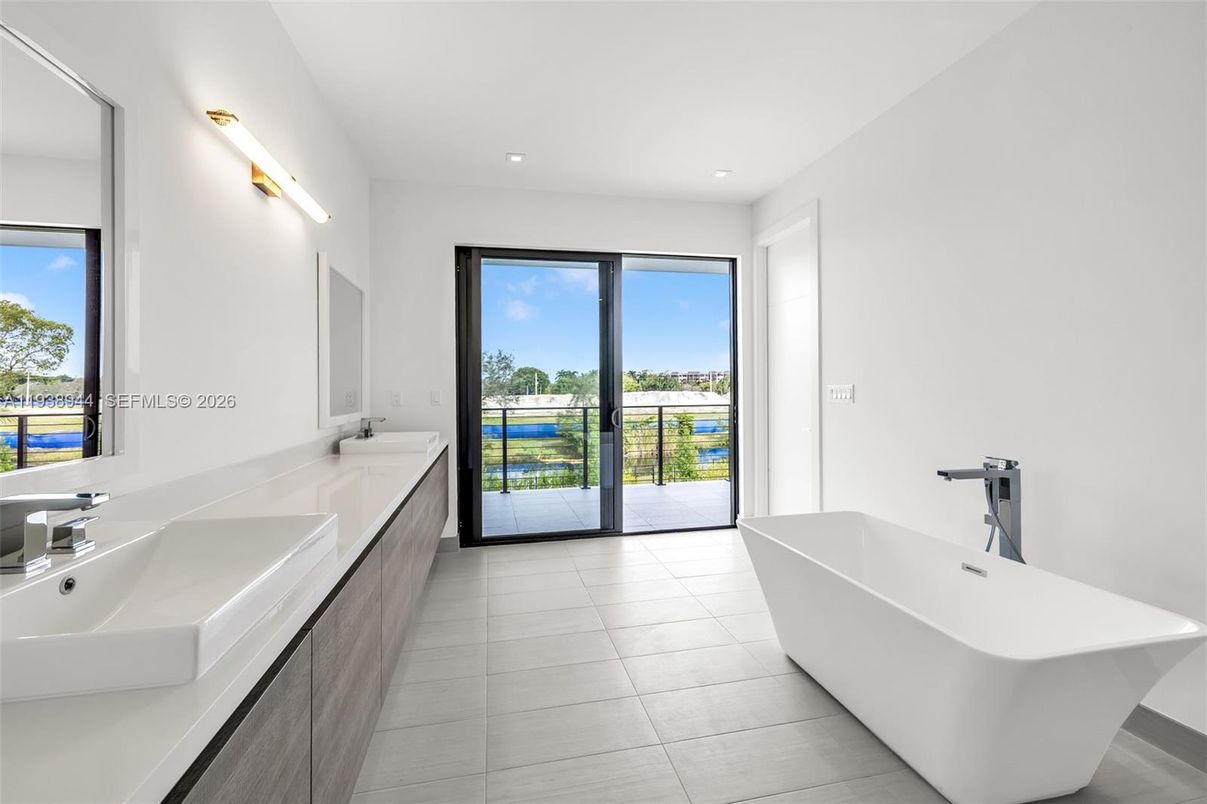 Bathroom, Dual Sink Vanities, Free Standing Baths, Interior, Recessed Lighting