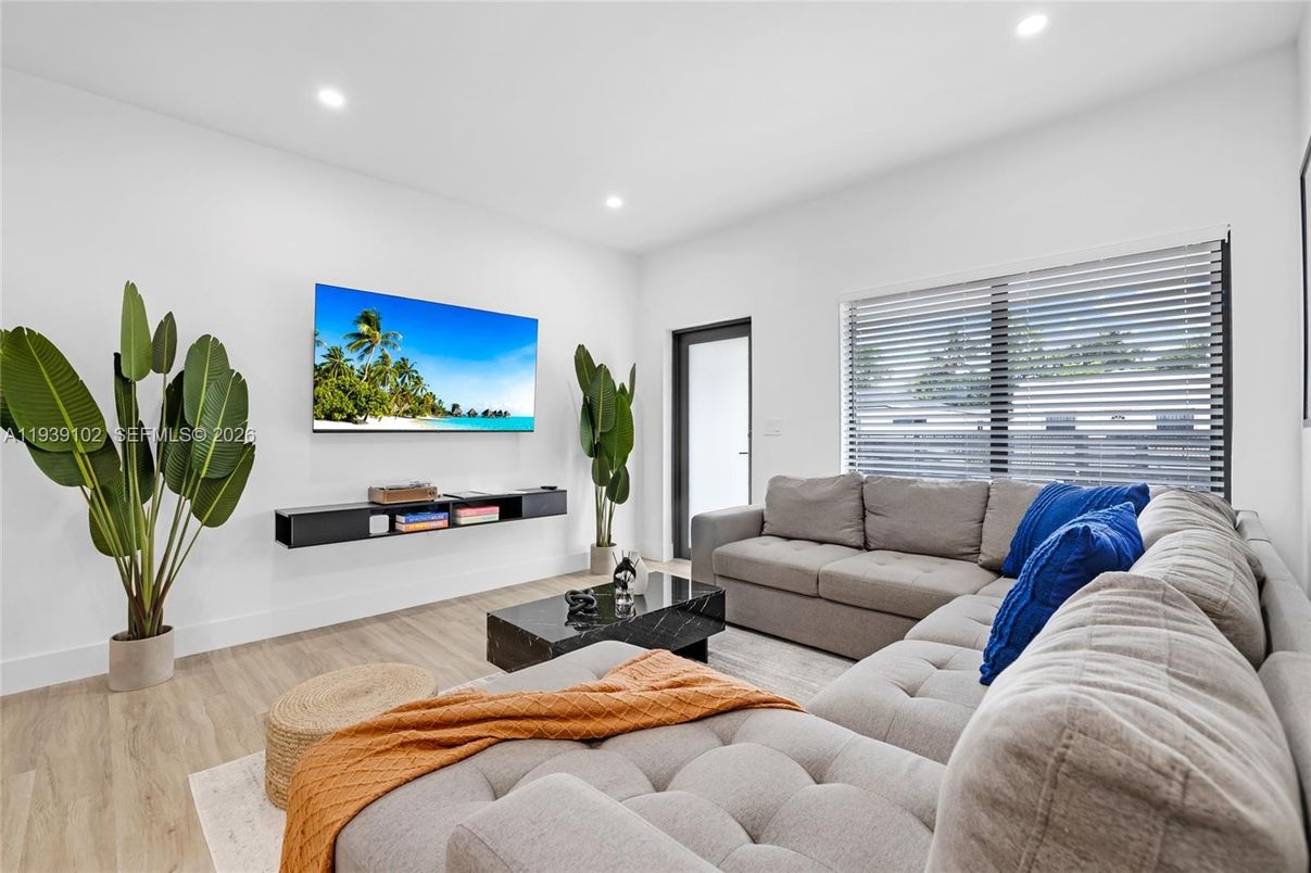 Interior, Living room, Recessed Lighting, Wood Texture Flooring