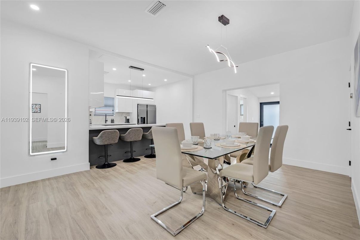 Dining room, Interior, Kitchen, Pendant Lights, Recessed Lighting, Wood Texture Flooring