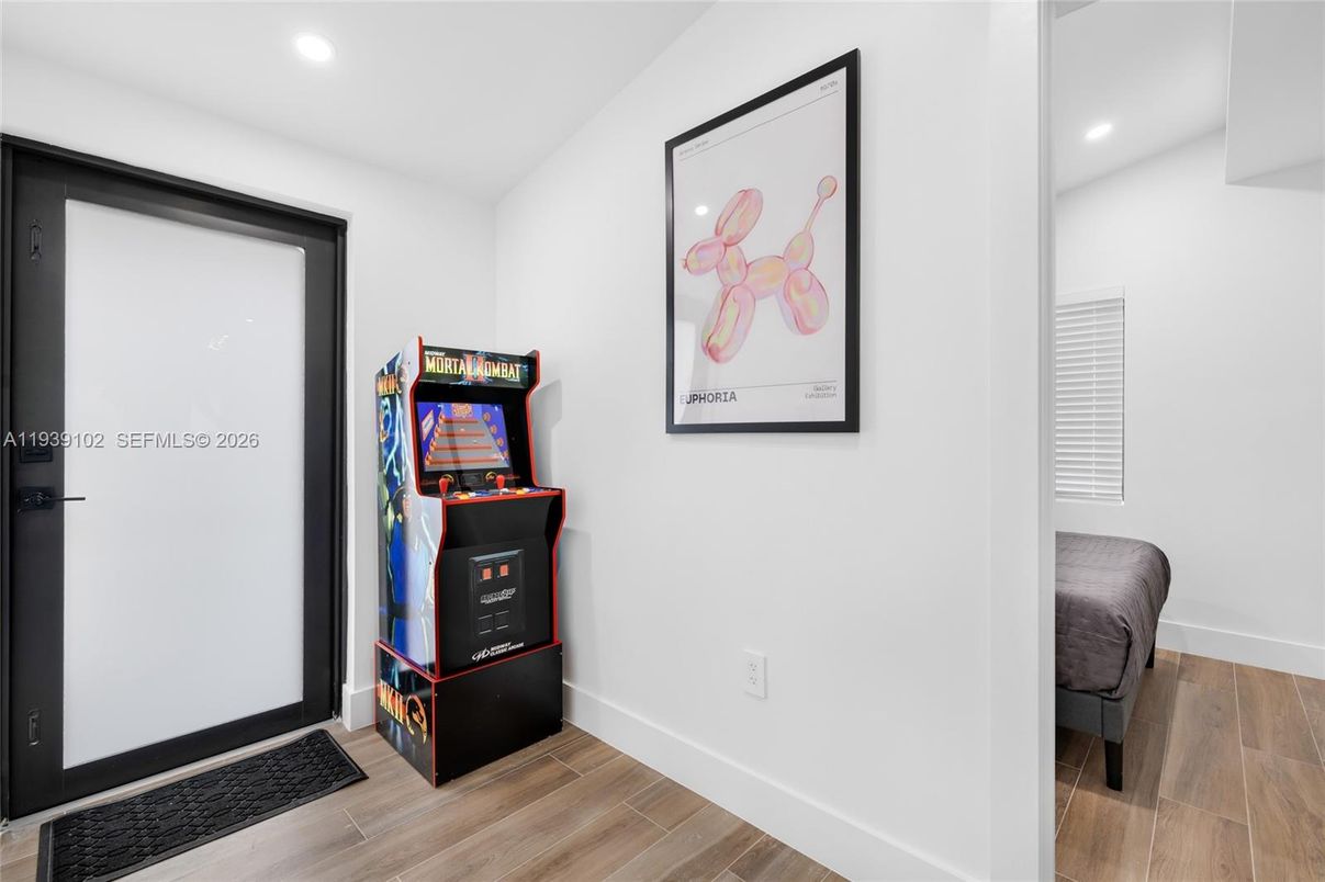 Interior, Recessed Lighting, Wood Texture Flooring