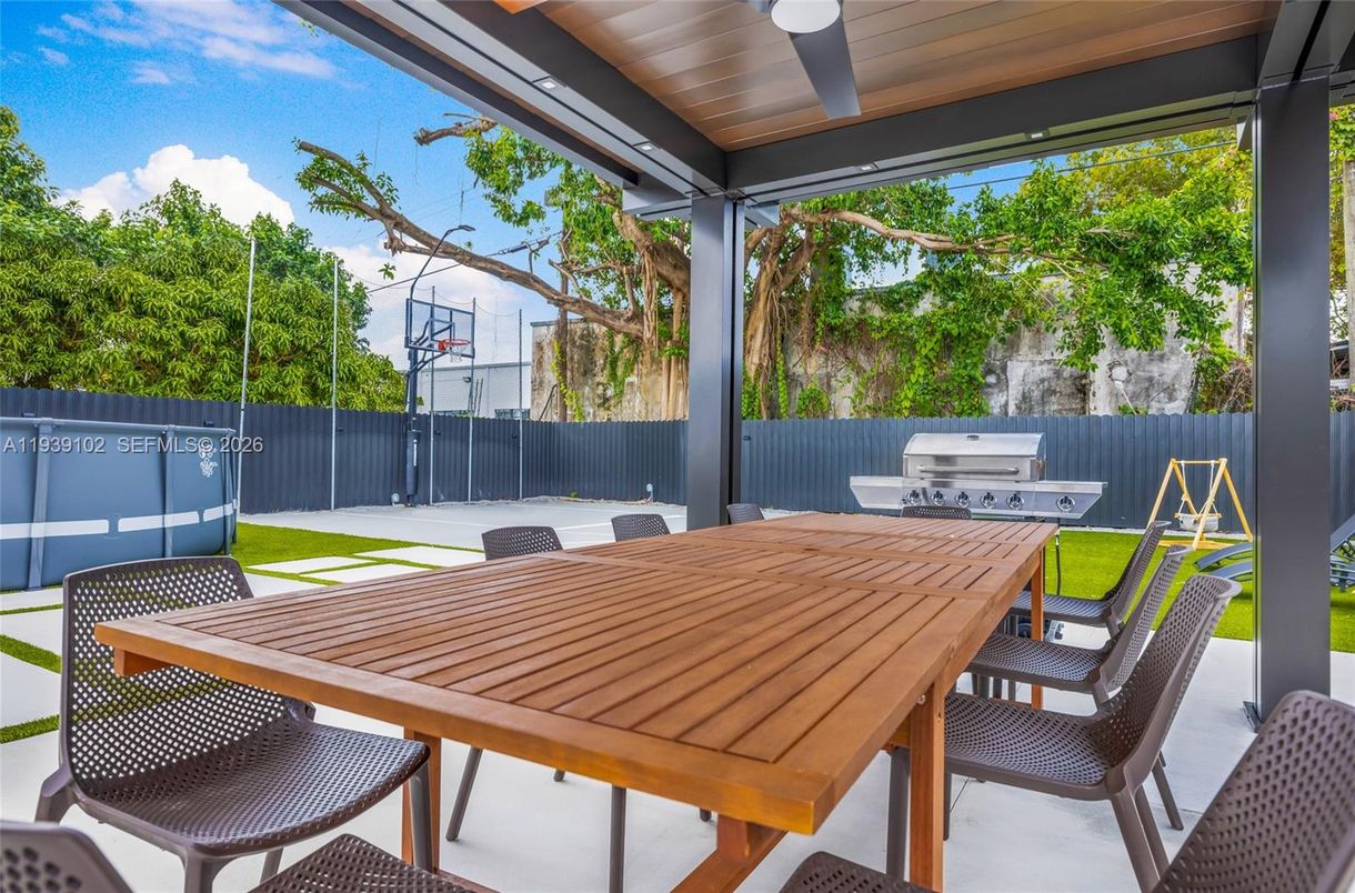 Exterior, Outdoor Kitchen