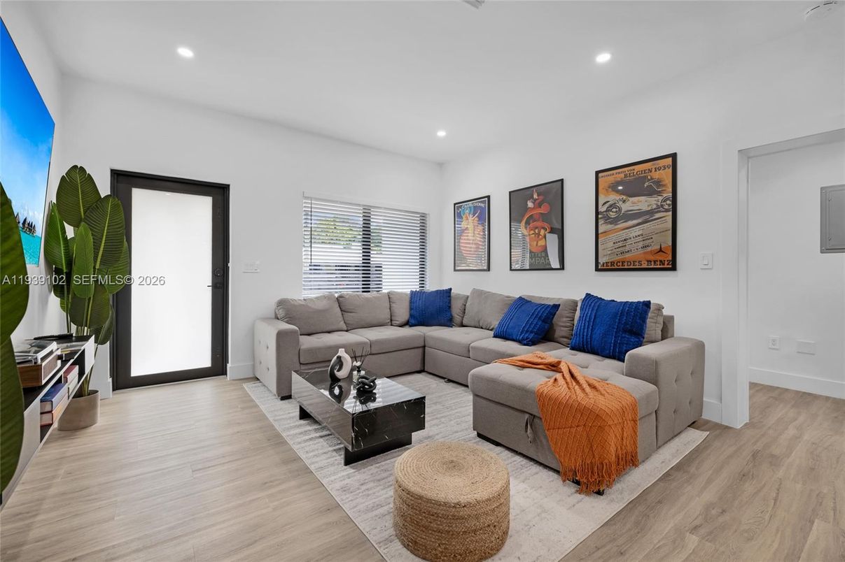 Interior, Living room, Recessed Lighting, Wood Texture Flooring