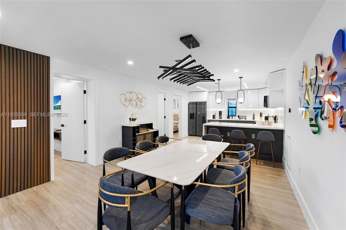 Dining room, Interior, Kitchen, Pendant Lights, Recessed Lighting, Wood Texture Flooring