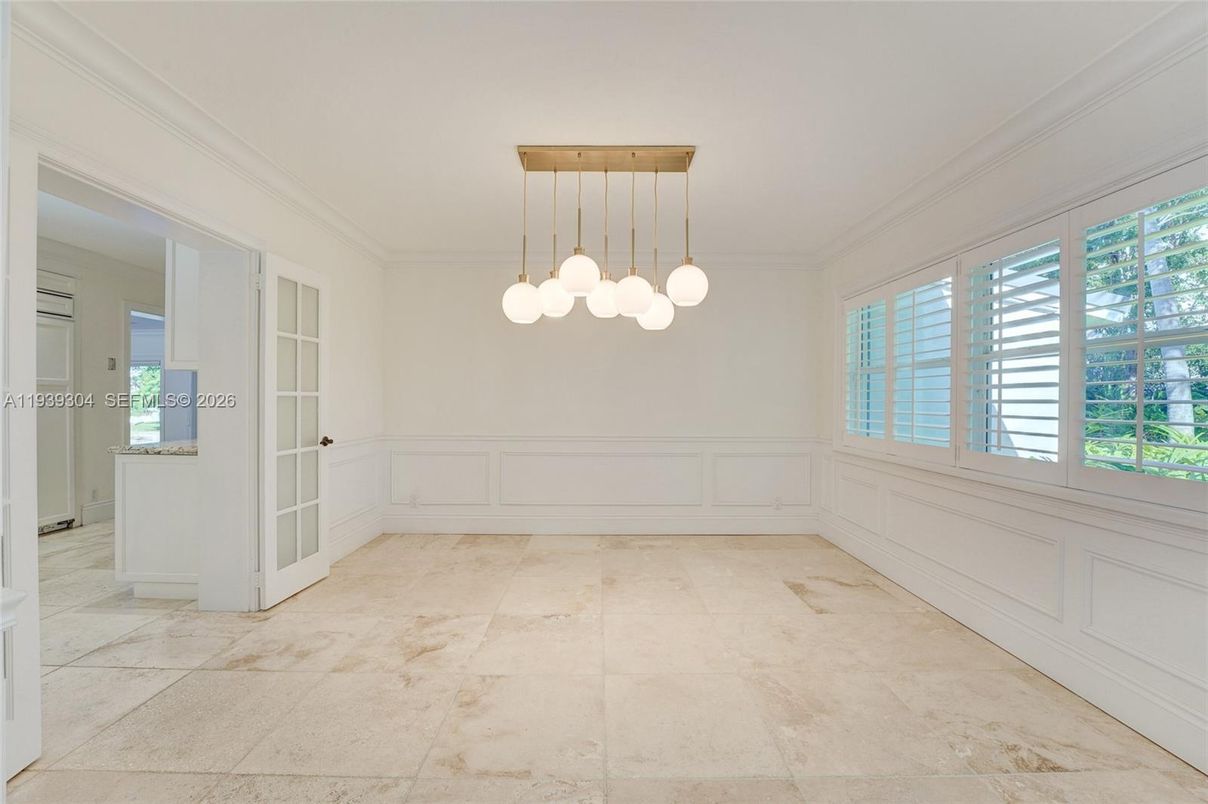 Empty room, Interior, Pendant Lights