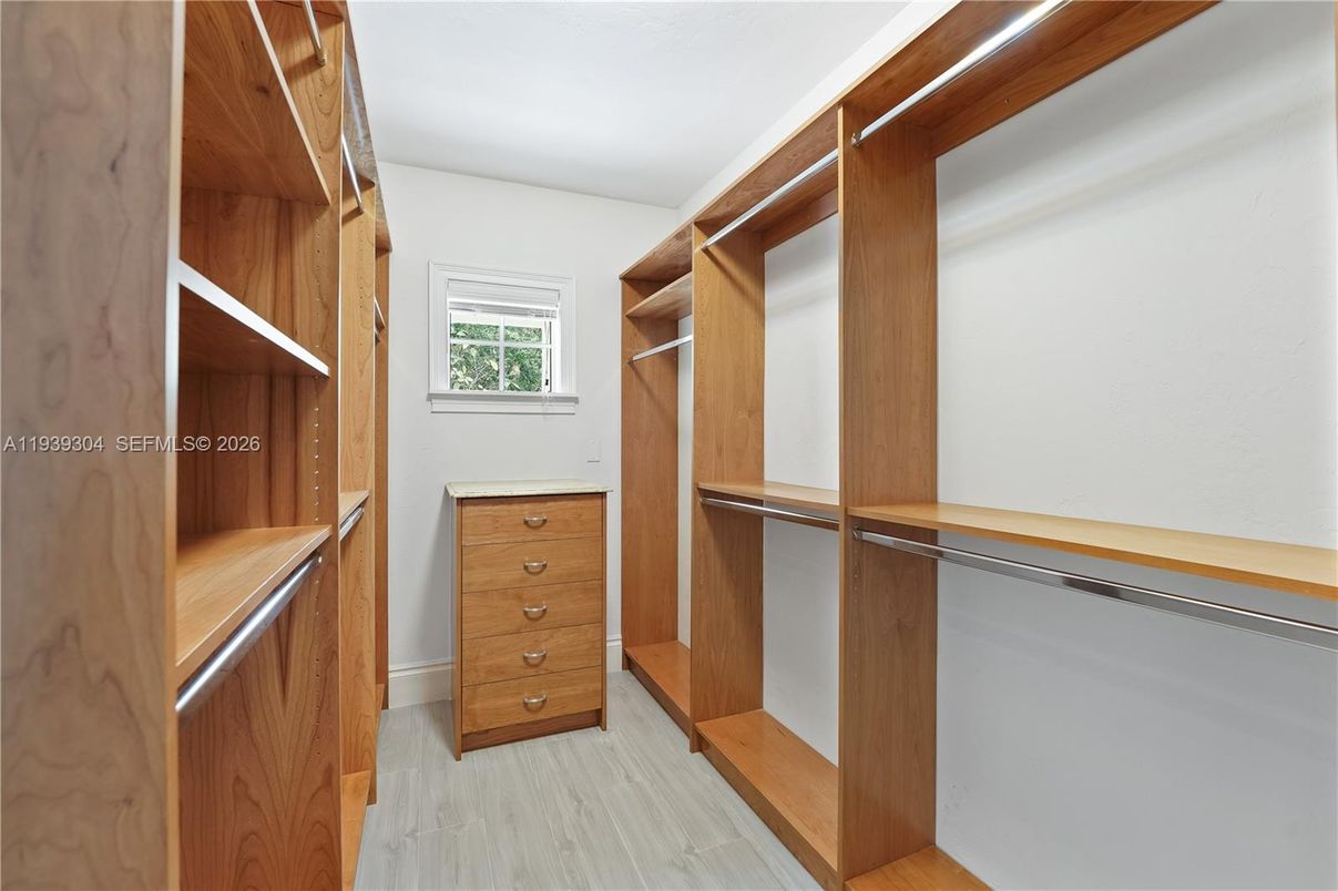 Interior, Walk-in Closets