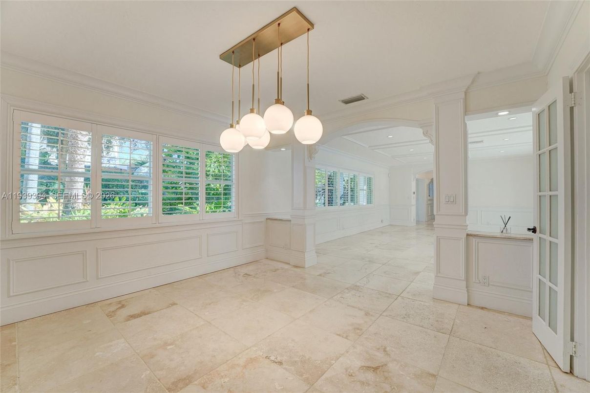 Empty room, Interior, Pendant Lights, Recessed Lighting