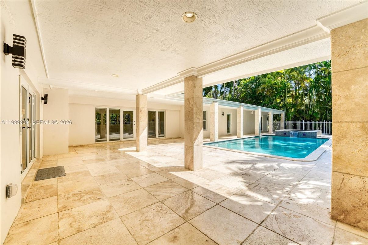 Exterior, Pool, Recessed Lighting