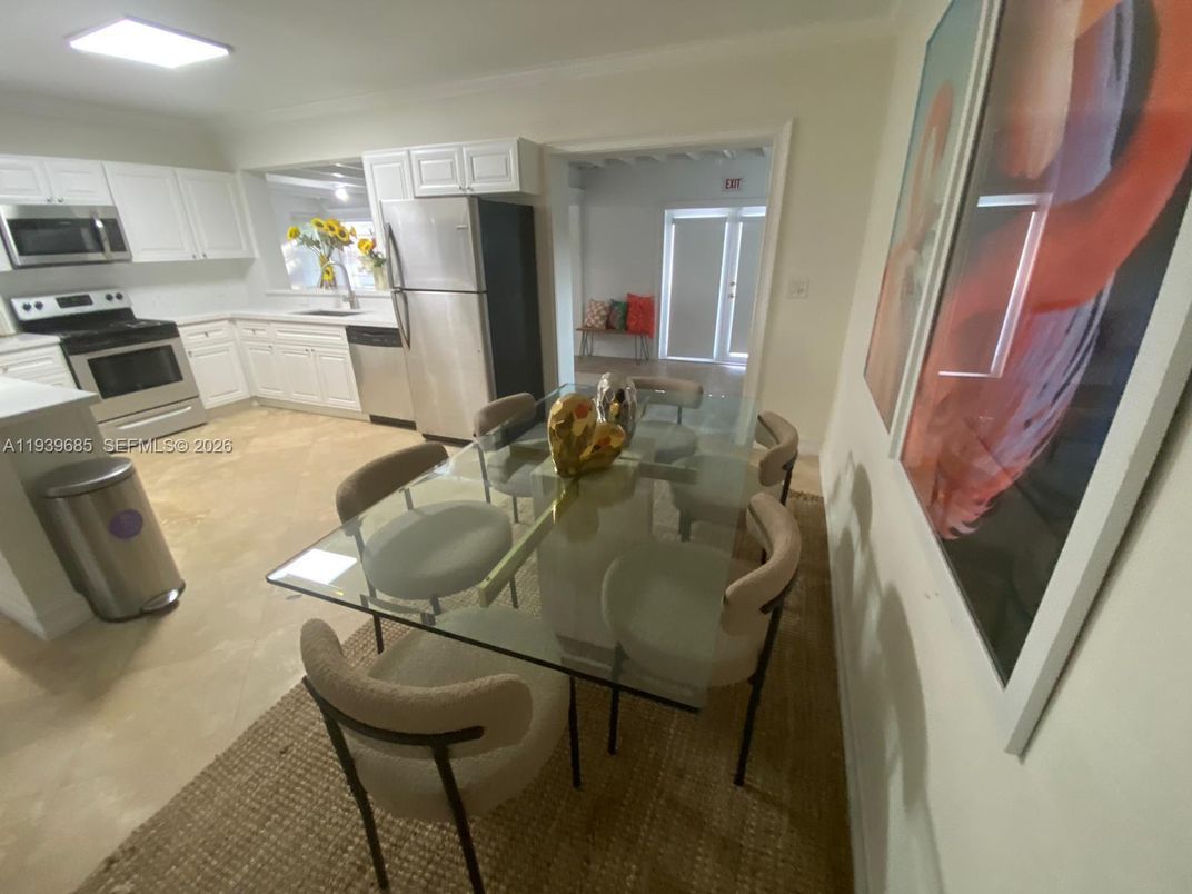 Dining room, Interior, Kitchen, Recessed Lighting, Stainless Steel Appliances