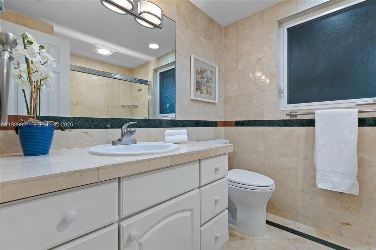 Bathroom, Interior, Recessed Lighting, Tile Countertops