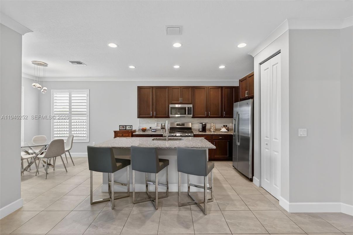 Dining room, Interior, Kitchen, Pendant Lights, Recessed Lighting, Stainless Steel Appliances