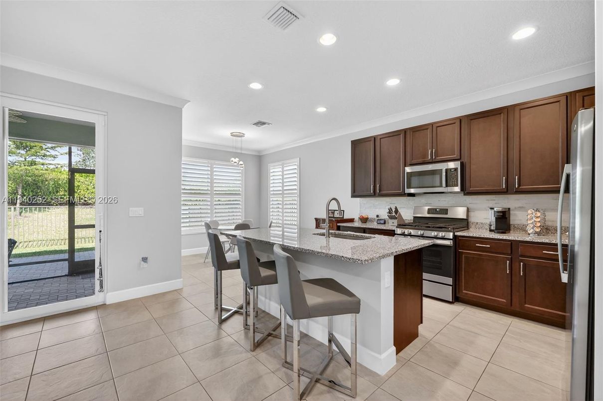 Dining room, Interior, Kitchen, Pendant Lights, Recessed Lighting, Stainless Steel Appliances